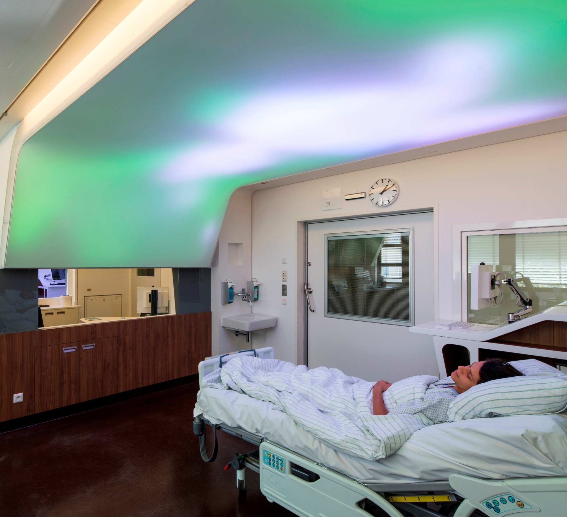 https://www.klusdesign.com/blog/wp-content/uploads/2013/11/LED-Light-In-Hospital.jpg